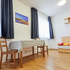 https://kolej-jarov-i.praguehotelsweb.com